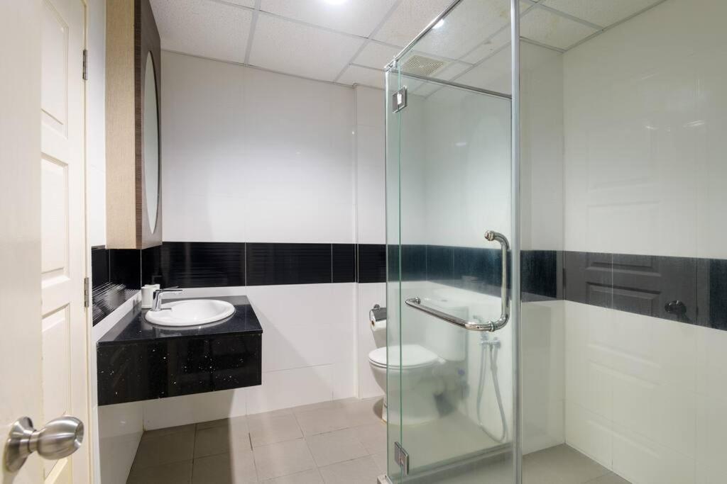 2R1B/Seaview Tropical /1~8Pax/Gurney Mansion One Apartman George Town  Kültér fotó